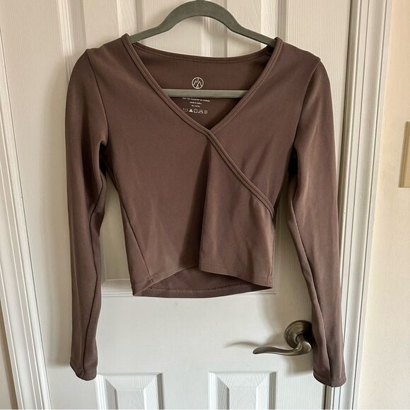 Move Theology Women’s Tan Cropped Workout Top Size Medium - Picture 1 of 6